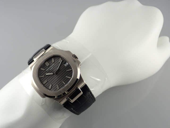 Patek Philippe Nautilus Ref.5711G-001 Grey Dial Used nautilus-103