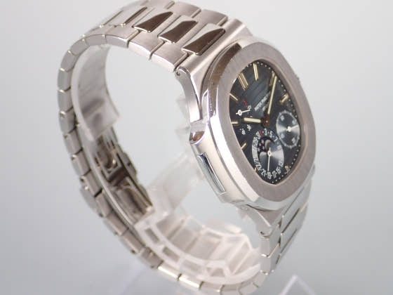 Patek Philippe Nautilus Ref.5712/1A Black and Blue Dial Used nautilus-10