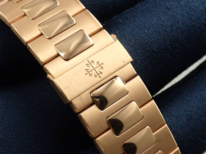 パテックフィリップ ノーチラス Ref.5711/1R-001 ローズゴールド ブラウン・ブラック・グラデーション文字盤