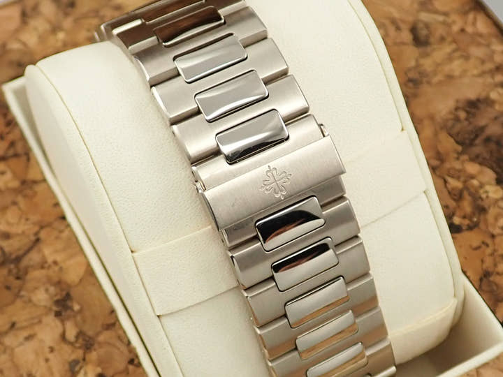 パテックフィリップ ノーチラス クロノグラフ 40周年記念 Ref.5976/1G-001 ホワイトゴールド ブルー・ソレイユ文字盤