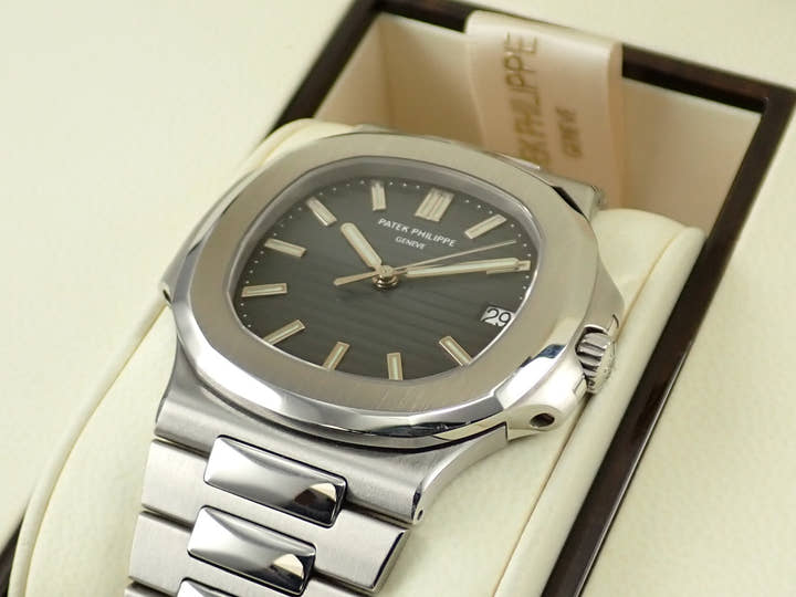 パテックフィリップ ノーチラス Ref.5711/1A-001 ステンレススチール ブルー文字盤
