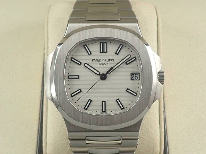 パテックフィリップ ノーチラス Ref.5711/1A-011 ステンレススチール ホワイト文字盤