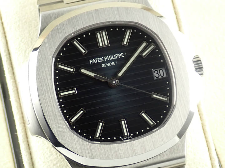 パテックフィリップ ノーチラス Ref.5711/1A-010 ステンレススチール ブルー文字盤