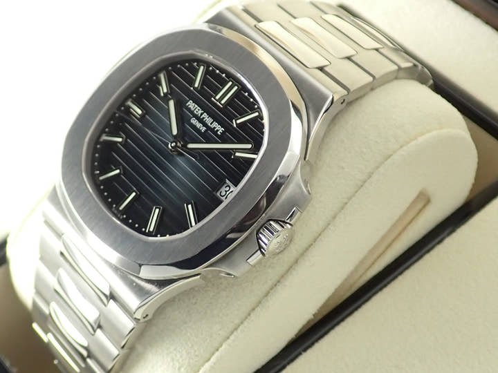 パテックフィリップ ノーチラス Ref.5711/1A-010 ステンレススチール ブルー文字盤
