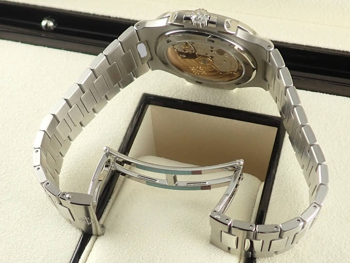パテックフィリップ ノーチラス Ref.5711/1A-010 ステンレススチール ブルー文字盤