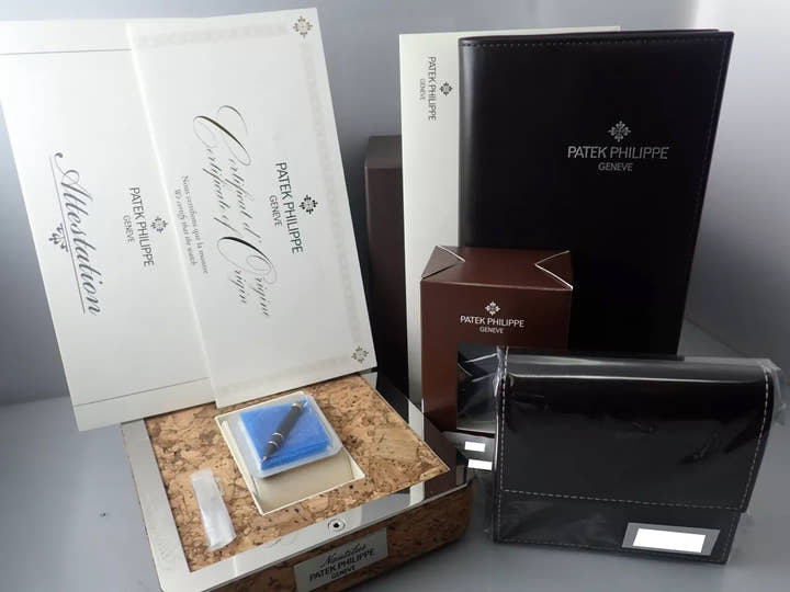 パテックフィリップ ノーチラス クロノグラフ 40周年記念 Ref.5976/1G-001 ホワイトゴールド ブルー・ソレイユ文字盤