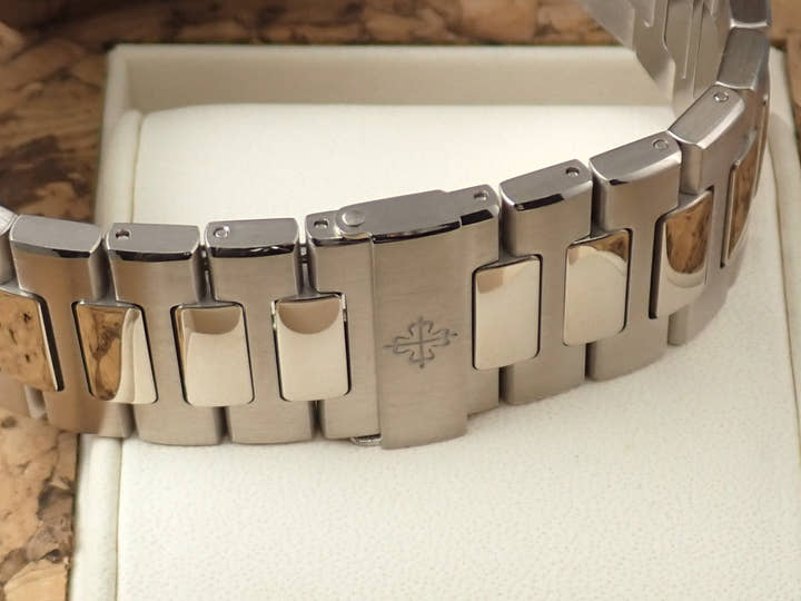 パテックフィリップ ノーチラス クロノグラフ 40周年記念 Ref.5976/1G-001 ホワイトゴールド ブルー・ソレイユ文字盤