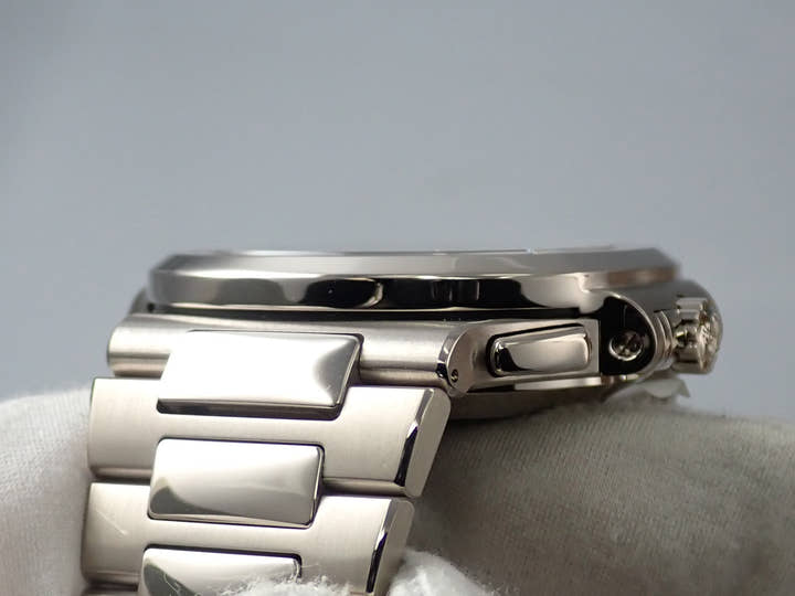 パテックフィリップ ノーチラス クロノグラフ 40周年記念 Ref.5976/1G-001 ホワイトゴールド ブルー・ソレイユ文字盤