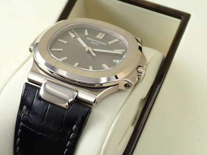 パテックフィリップ ノーチラス Ref.5711G-001 ホワイトゴールド グレー文字盤
