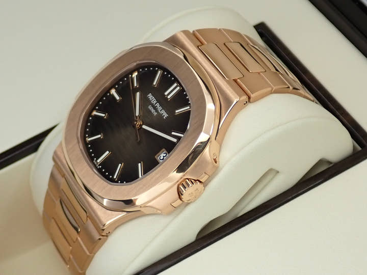 パテックフィリップ ノーチラス Ref.5711/1R-001 ローズゴールド ブラウン・ブラック・グラデーション文字盤