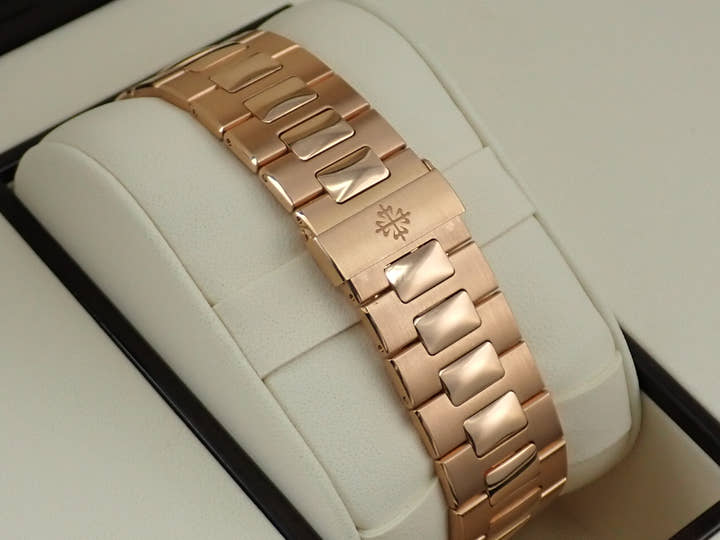 パテックフィリップ ノーチラス Ref.5711/1R-001 ローズゴールド ブラウン・ブラック・グラデーション文字盤