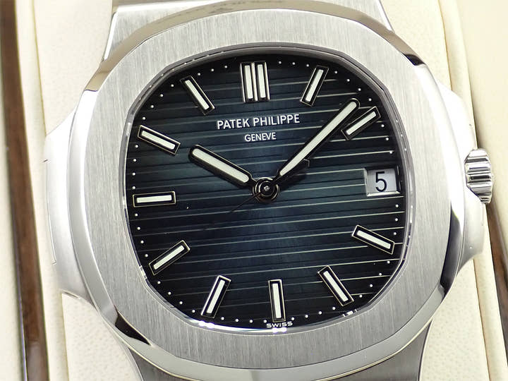 パテックフィリップ ノーチラス Ref.5711/1A-010 ステンレススチール ブルー文字盤