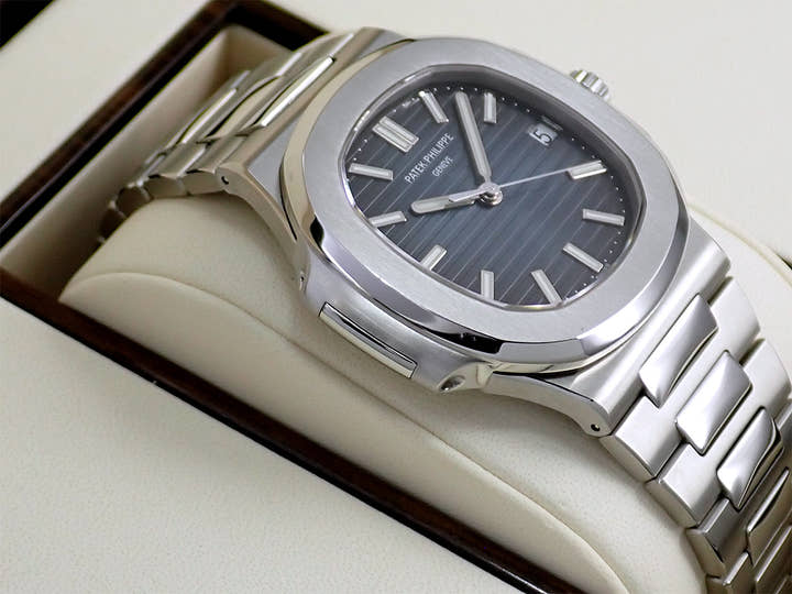 パテックフィリップ ノーチラス Ref.5711/1A-010 ステンレススチール ブルー文字盤