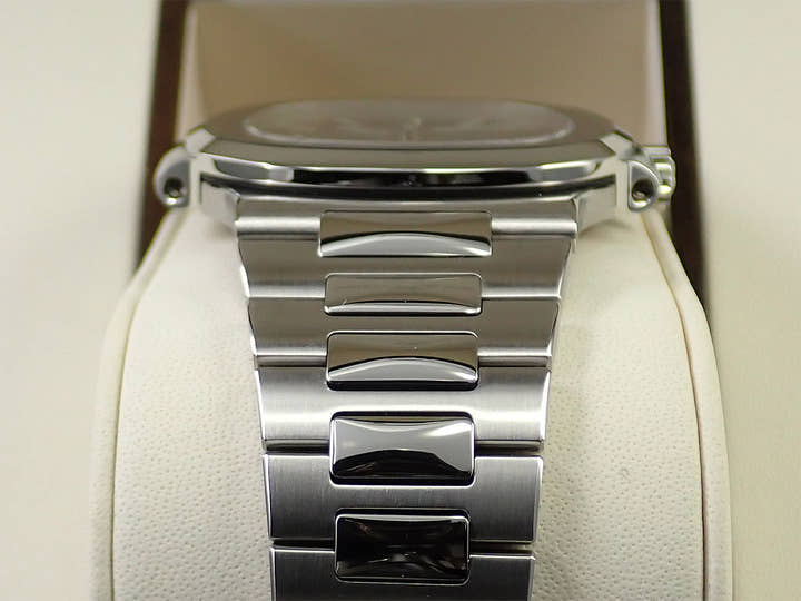 パテックフィリップ ノーチラス Ref.5711/1A-010 ステンレススチール ブルー文字盤
