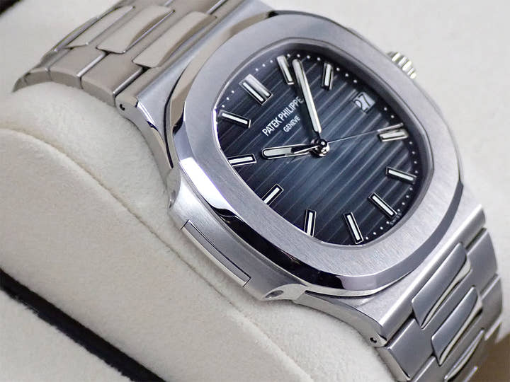 パテックフィリップ ノーチラス Ref.5711/1A-010 ステンレススチール ブルー文字盤