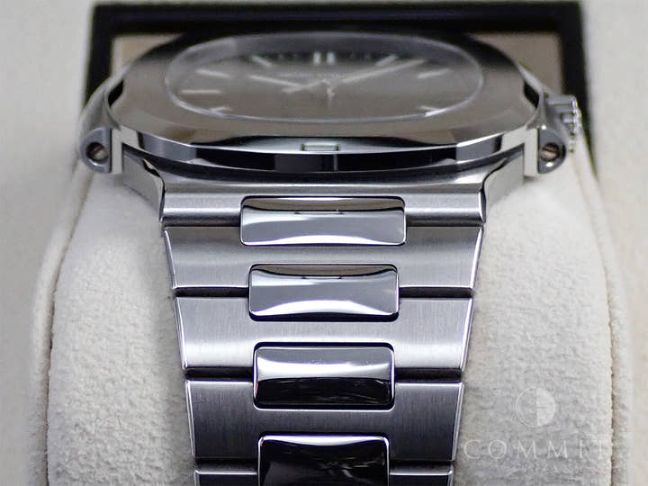 パテックフィリップ ノーチラス Ref.5711/1A-010 ステンレススチール ブルー文字盤