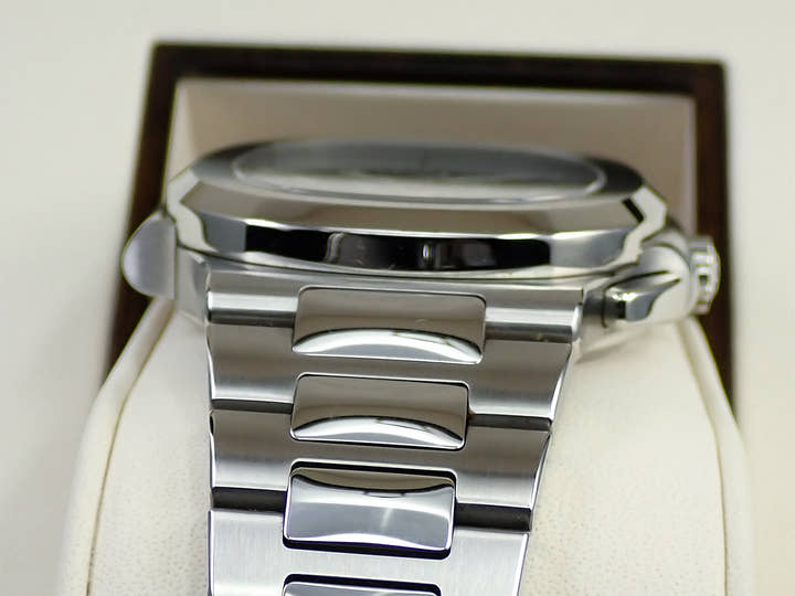 パテックフィリップ ノーチラス トラベルタイム クロノグラフ Ref.5990/1A-001 ステンレススチール ブラックグラデーション文字盤