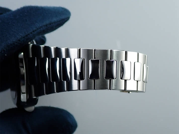 パテックフィリップ ノーチラス トラベルタイム クロノグラフ Ref.5990/1A-001 ステンレススチール ブラックグラデーション文字盤