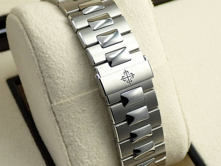 パテックフィリップ ノーチラス トラベルタイム クロノグラフ Ref.5990/1A-001 ステンレススチール ブラックグラデーション文字盤