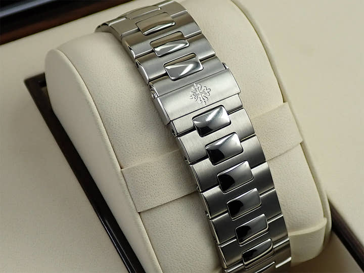 パテックフィリップ ノーチラス クロノグラフ Ref.5980/1A-001 ステンレススチール ブルー文字盤