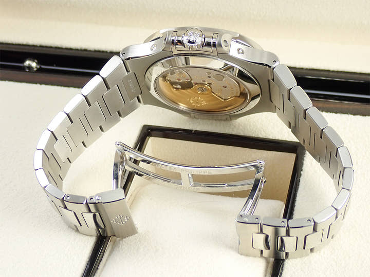 パテックフィリップ ノーチラス アニュアルカレンダー Ref.5726/1A-010 ステンレススチール ホワイト文字盤