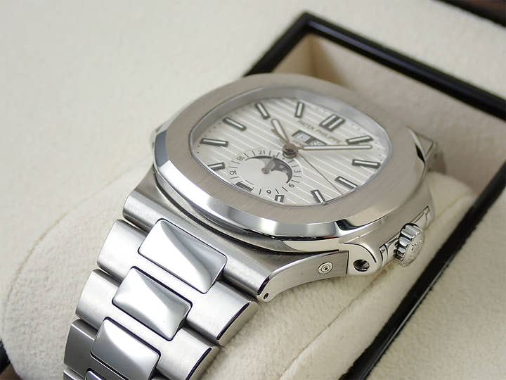 パテックフィリップ ノーチラス アニュアルカレンダー Ref.5726/1A-010 ステンレススチール ホワイト文字盤