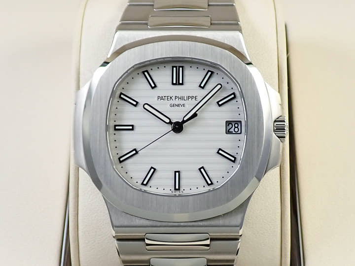 パテックフィリップ ノーチラス Ref.5711/1A-011 ステンレススチール ホワイト文字盤