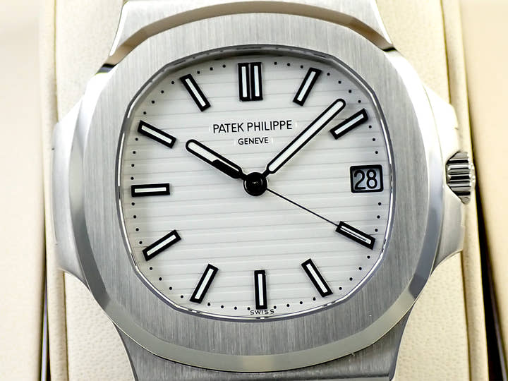 パテックフィリップ ノーチラス Ref.5711/1A-011 ステンレススチール ホワイト文字盤