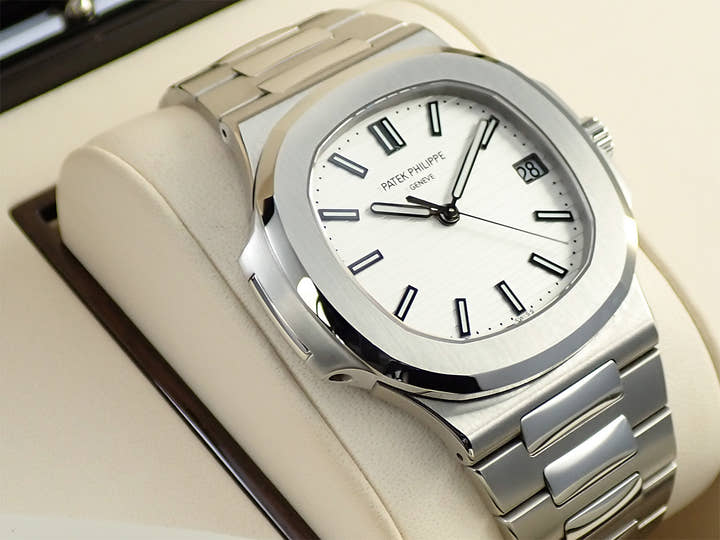 パテックフィリップ ノーチラス Ref.5711/1A-011 ステンレススチール ホワイト文字盤