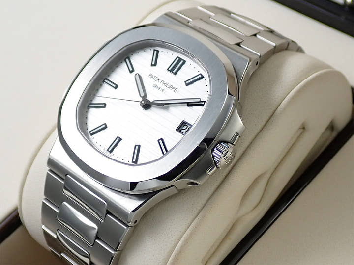 パテックフィリップ ノーチラス Ref.5711/1A-011 ステンレススチール ホワイト文字盤