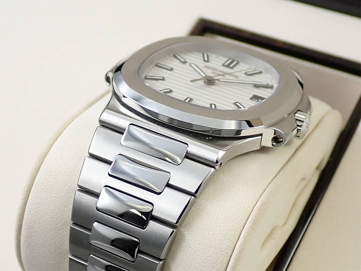 パテックフィリップ ノーチラス Ref.5711/1A-011 ステンレススチール ホワイト文字盤