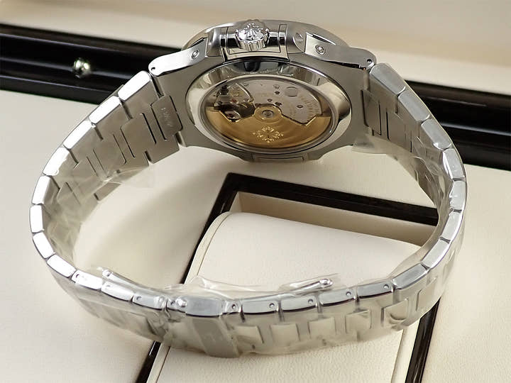 パテックフィリップ ノーチラス アニュアルカレンダー ムーンフェイズ Ref.5726/1A-001 ステンレススチール ブラック・グラデーション文字盤