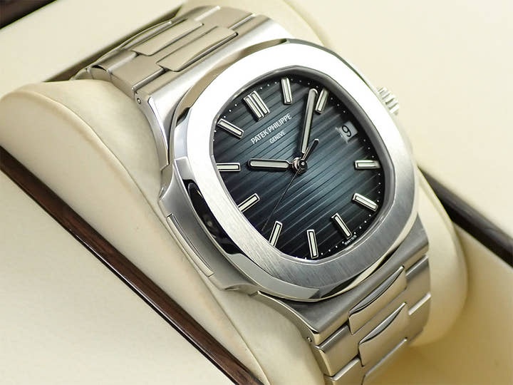 パテックフィリップ ノーチラス Ref.5711/1A-010 ステンレススチール ブルー文字盤