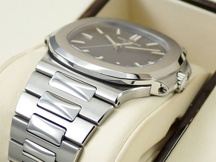 パテックフィリップ ノーチラス Ref.5711/1A-010 ステンレススチール ブルー文字盤