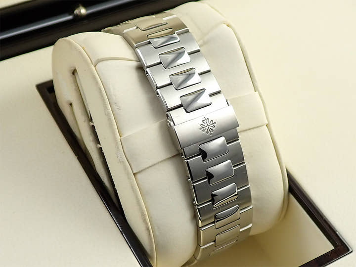 パテックフィリップ ノーチラス クロノグラフ Ref.5980/1A-014 ステンレススチール ブラック文字盤