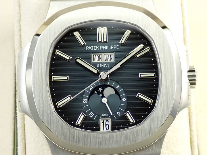 パテックフィリップ ノーチラス アニュアルカレンダー ムーンフェイズ Ref.5726/1A-014 ステンレススチール ブルー、ブラックグラデーション文字盤