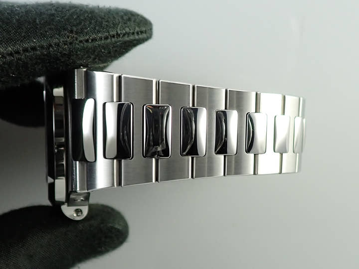 パテックフィリップ ノーチラス アニュアルカレンダー ムーンフェイズ Ref.5726/1A-014 ステンレススチール ブルー、ブラックグラデーション文字盤