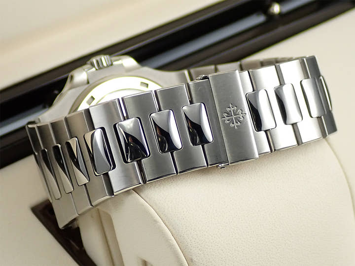 パテックフィリップ ノーチラス Ref.5711/1A-010 ステンレススチール ブルー文字盤