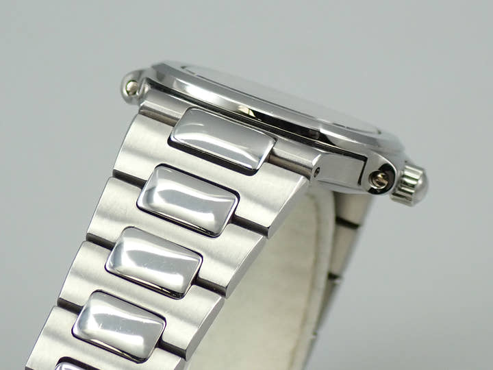 パテックフィリップ ノーチラス クォーツ Ref.4700/1A ステンレススチール ブルーブラック文字盤