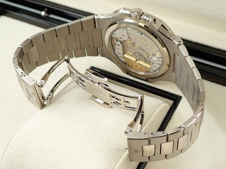 パテックフィリップ ノーチラス パーペチュアルカレンダー Ref.5740/1G-001 ホワイトゴールド ブルー文字盤