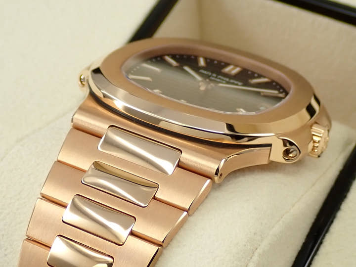 パテックフィリップ ノーチラス Ref.5711/1R-001 ローズゴールド ブラウン・ブラック・グラデーション文字盤