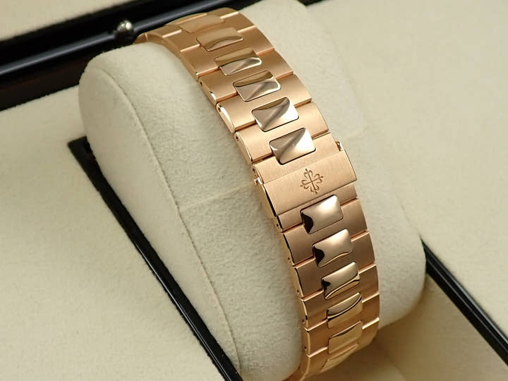 パテックフィリップ ノーチラス Ref.5711/1R-001 ローズゴールド ブラウン・ブラック・グラデーション文字盤