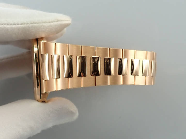 パテックフィリップ ノーチラス Ref.5711/1R-001 ローズゴールド ブラウン・ブラック・グラデーション文字盤