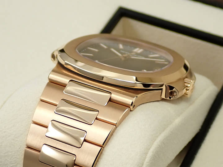 パテックフィリップ ノーチラス Ref.5711/1R-001 ローズゴールド ブラウン・ブラック・グラデーション文字盤