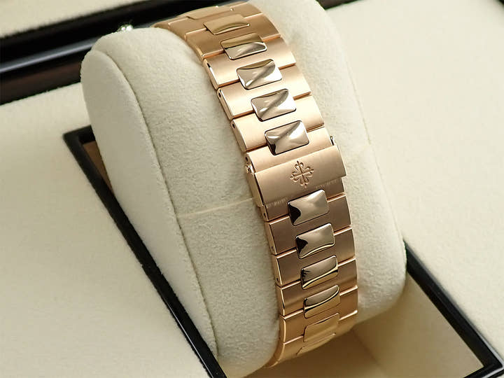パテックフィリップ ノーチラス Ref.5711/1R-001 ローズゴールド ブラウン・ブラック・グラデーション文字盤