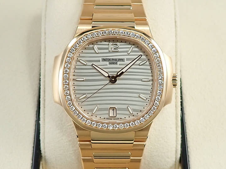 パテックフィリップ ノーチラス Ref.7118/1200R-001 ローズゴールド シルバーオパーリン文字盤