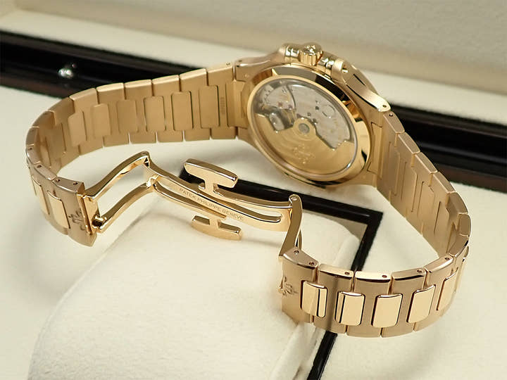 パテックフィリップ ノーチラス Ref.7118/1200R-001 ローズゴールド シルバーオパーリン文字盤