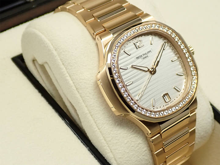パテックフィリップ ノーチラス Ref.7118/1200R-001 ローズゴールド シルバーオパーリン文字盤