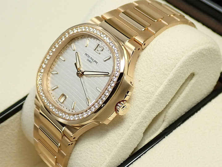 パテックフィリップ ノーチラス Ref.7118/1200R-001 ローズゴールド シルバーオパーリン文字盤