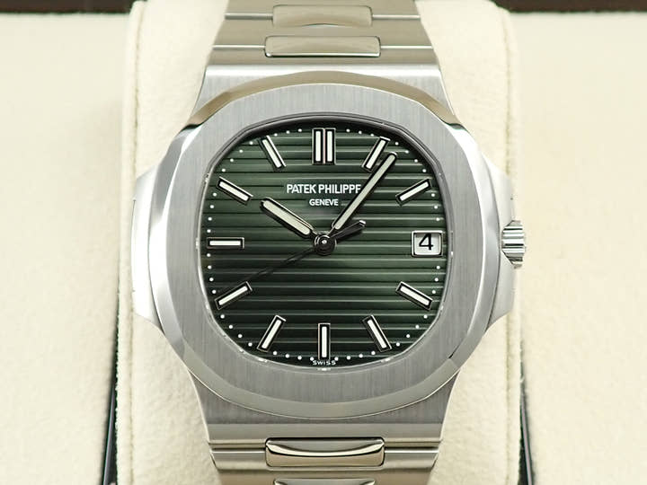 パテックフィリップ ノーチラス Ref.5711/1A-014 ステンレススチール グリーン文字盤